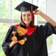 thumbnail image 4 of Juguete de peluche de oso de graduación | Gorro y bata de médico | Animal de peluche | Tela de poliéster suave | Gafas y pergamino detallados | Regalo conmemorativo | Muñeca decorativa | 13.7, 4 of 7