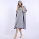 thumbnail image 3 of Poncho de surf suave, 110 x 90 cm, toalla de playa con capucha para surfistas y nadadores Gris, 3 of 5