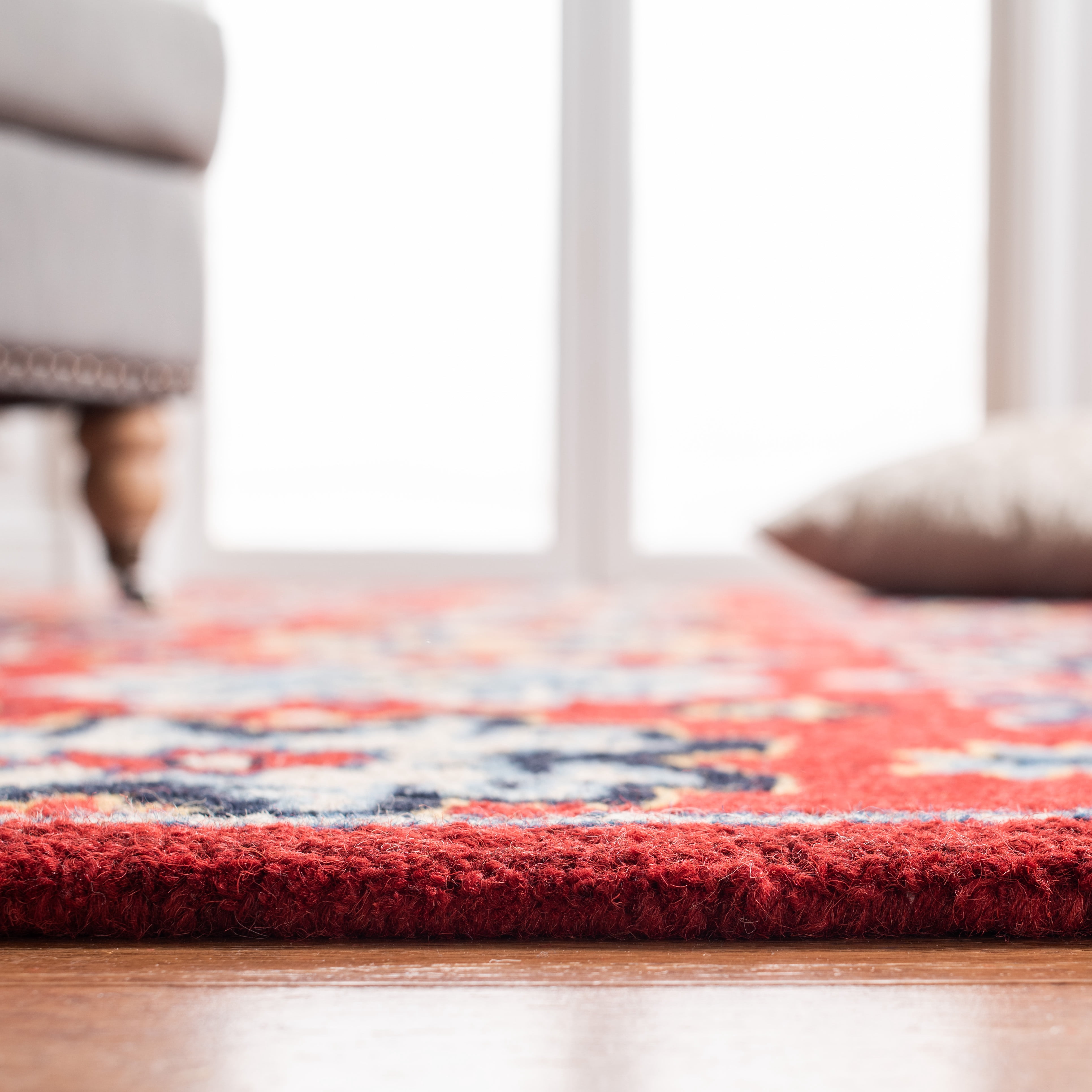 Safavieh Heritage Victoria Floral Wool Area Rug, Red/Blue, 6' x 9'