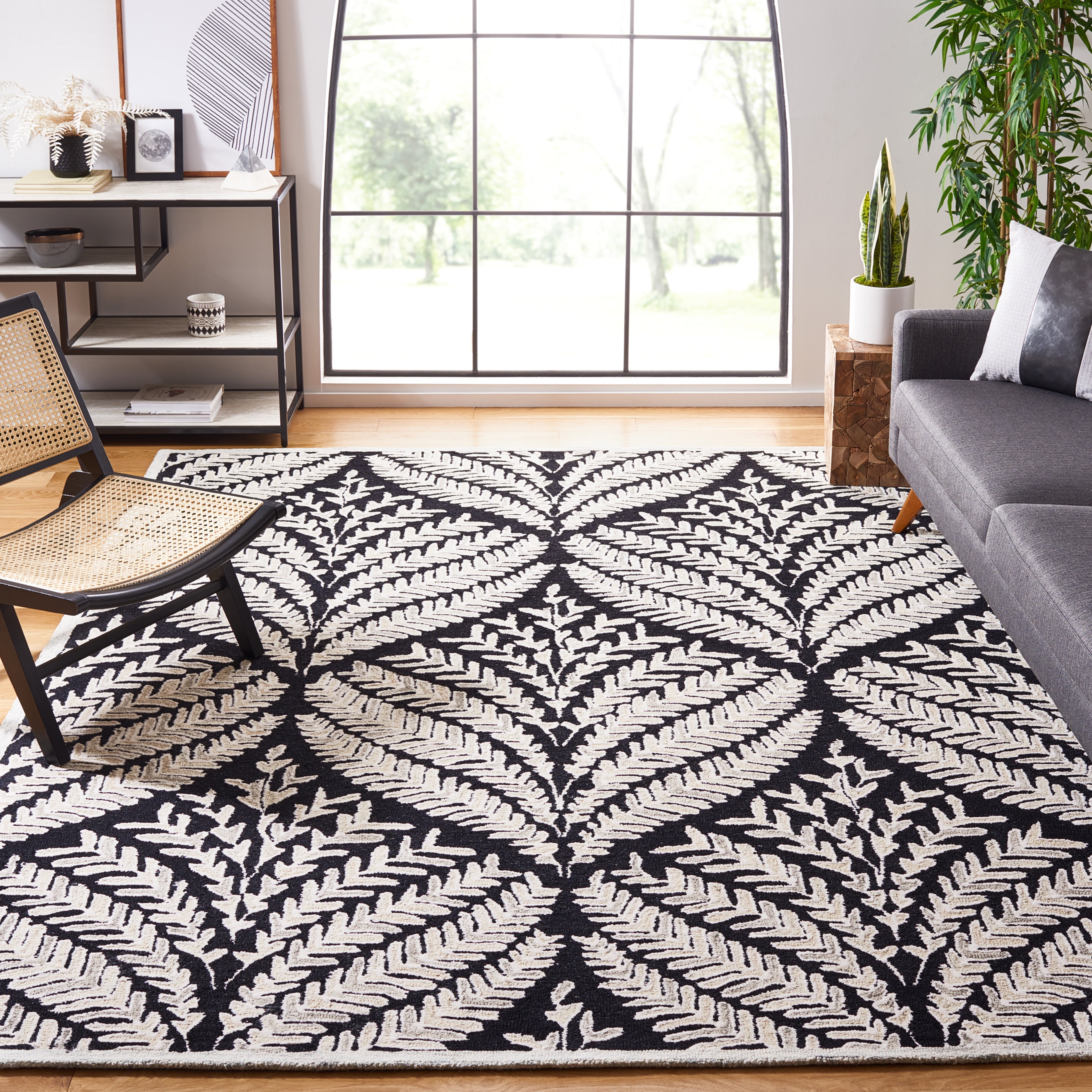 SAFAVIEH Capri Proinsias Leaves Wool Area Rug, Black/Ivory, 8' x 10'