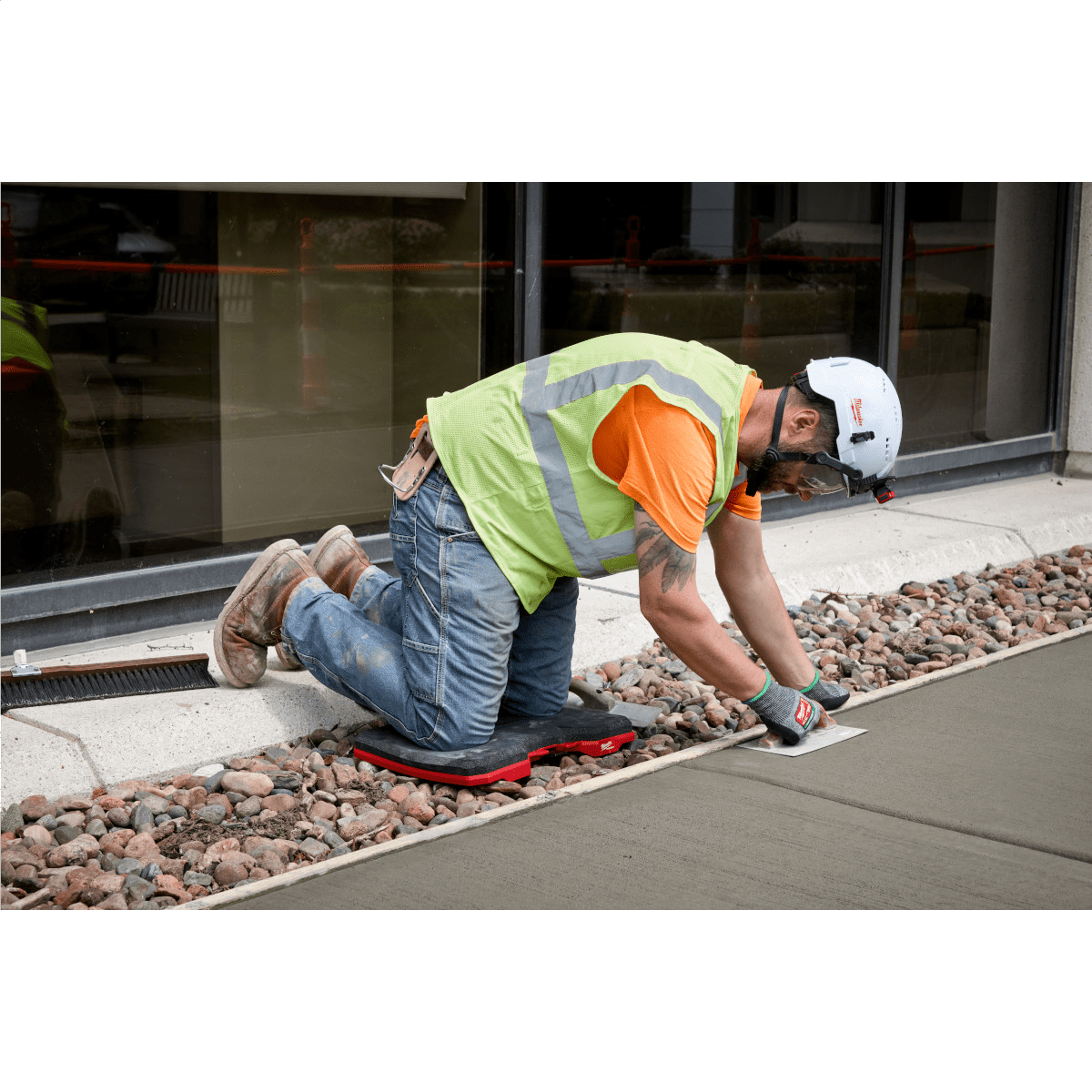 Milwaukee 48-73-6110 PACKOUT Kneeling Pad with Foam and Non-Slip Base