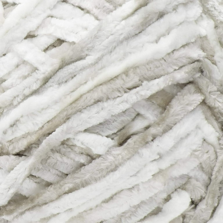 Bernat velvet white 2025