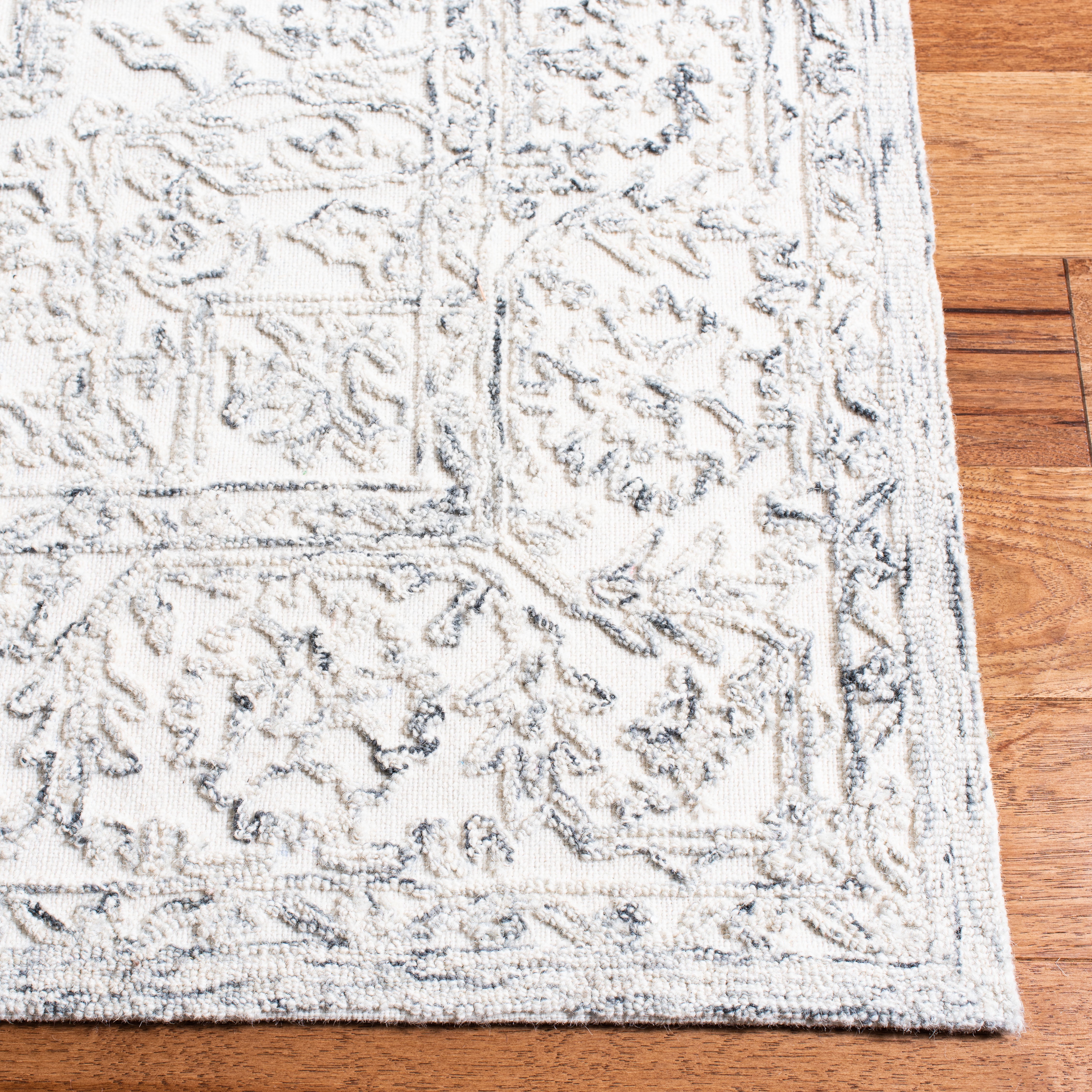 SAFAVIEH Trace Donna Floral Area Rug, Ivory/Charcoal, 4' x 6'