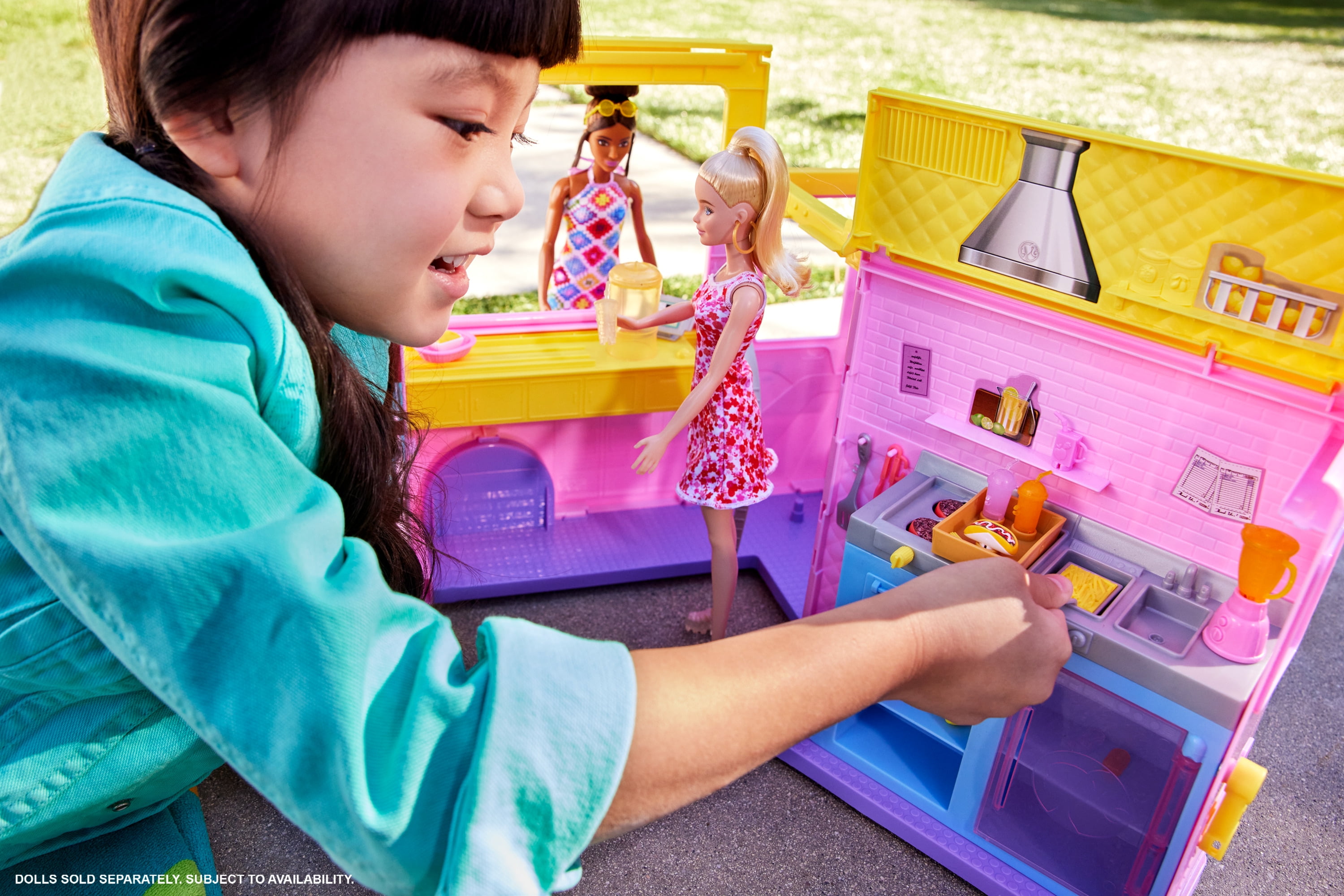 Barbie Sets, Lemonade Truck Playset with Prep & Dining Areas, 25 Pieces [Walmart Exclusive]
