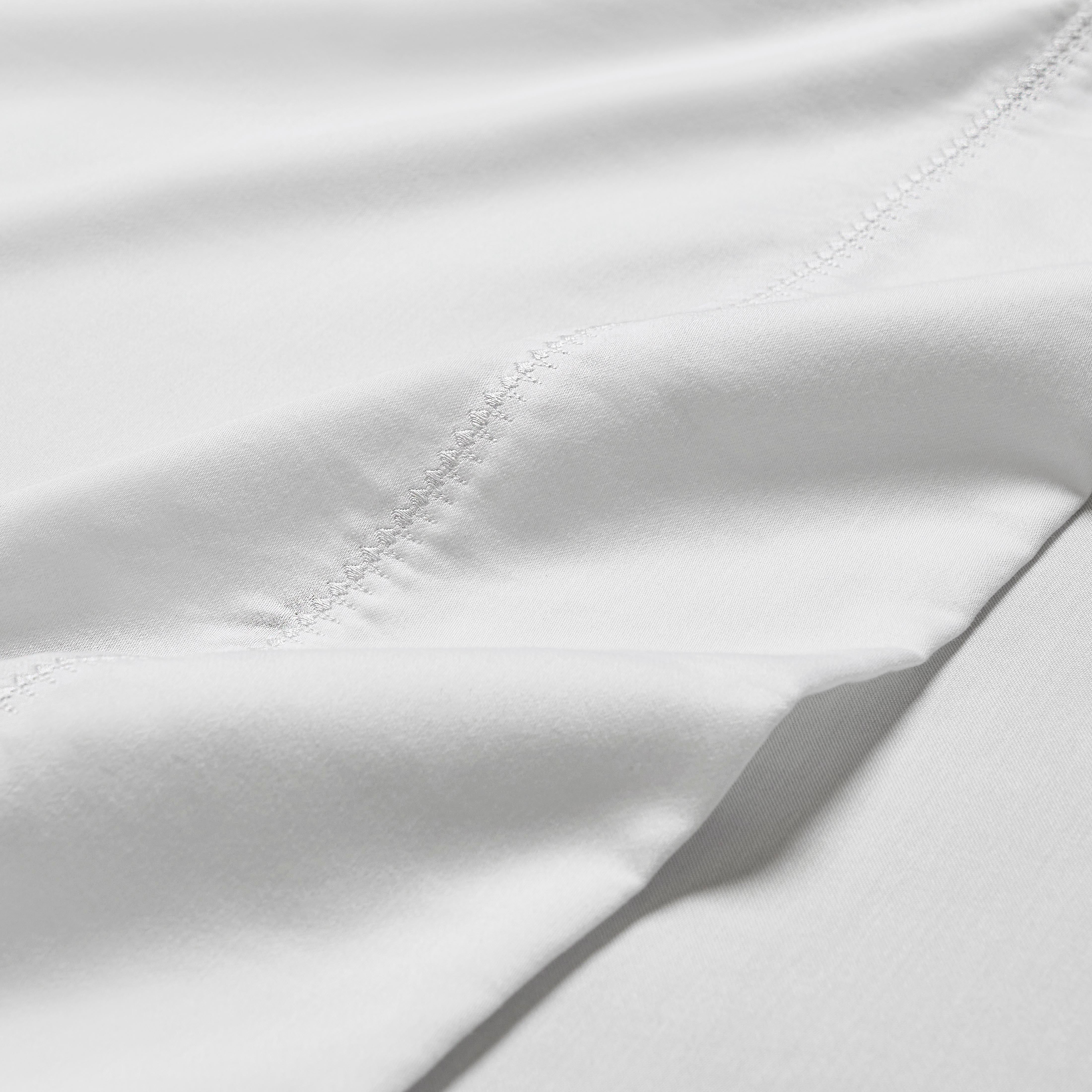 Superior Cotton Blend 600 Thread Count Embroidered Sheet Set, Split King, White