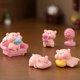 thumbnail image 5 of Set de figuras de cerdos en miniatura | 6 piezas de figuras familiares de cerdos lindos | Adornos de jardín de bricolaje | Decoraciones de adornos para pasteles de escritorio para el hogar | Mini, 5 of 7