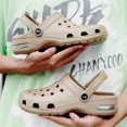 thumbnail image 1 of Zapatos con agujeros de verano para hombre, zapatillas con cojín de aire, suelas suaves antideslizantes, zapatos de playa para exteriores, sandalias grandes para interiores Qiuyongming unisex, 1 of 2