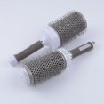 thumbnail image 1 of Peine cilíndrico para cabello rizado, profesional, con mango gris, conductividad térmica, tubo de aluminio, peine de cerámica para el cabello, 1 of 4