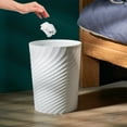 thumbnail image 1 of Fiudx Papelera de Rayas, Diseño Moderno En Espiral, de Plástico Delgado y Compacto, Ideal para Baño, Cocina y Oficina, Fácil de Limpiar, 23,7 X 19,3 X 30,8 Cm., 1 of 6