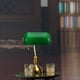 thumbnail image 4 of Pantalla de lámpara de mesa de cristal estilo retro (1 unidad)., 4 of 8