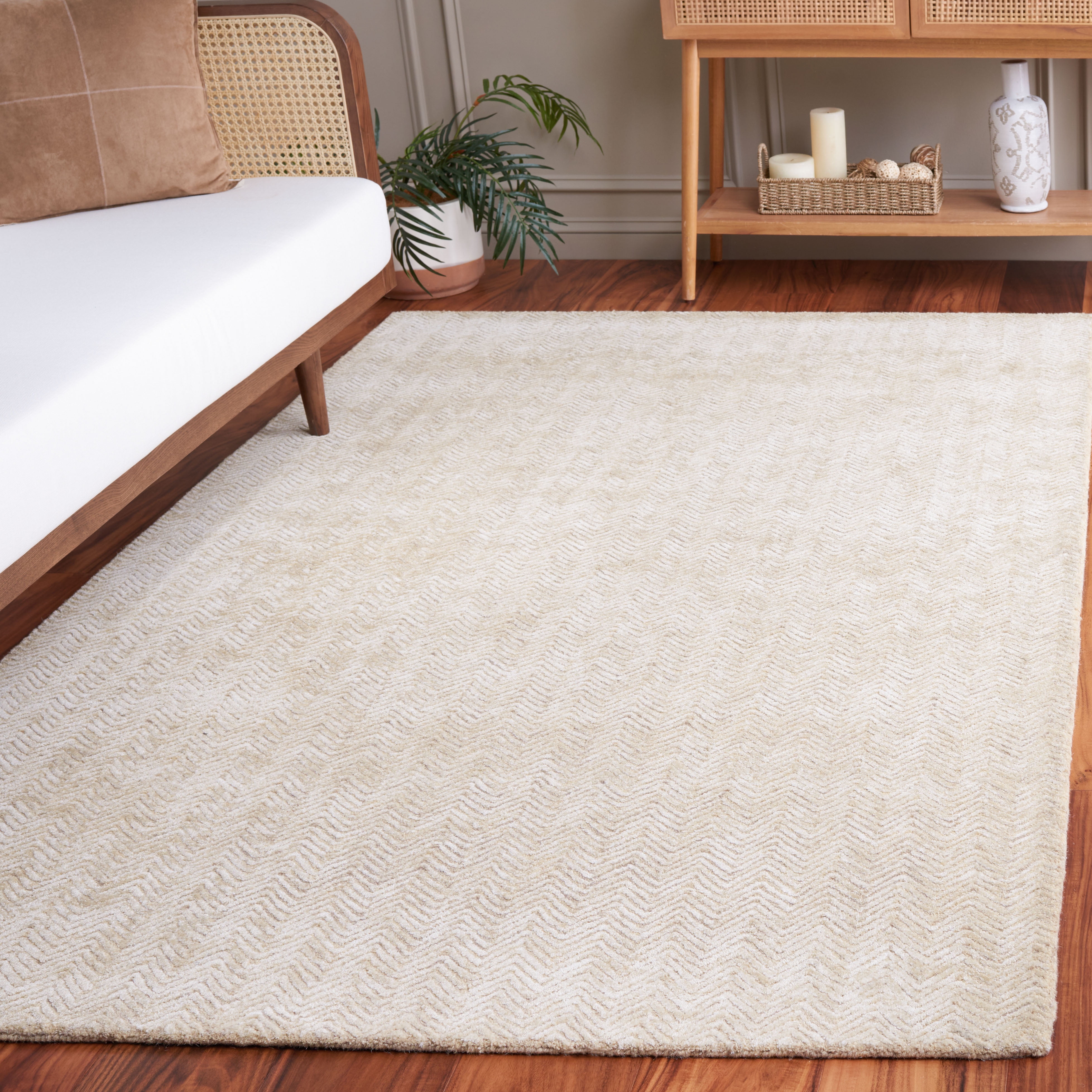 SAFAVIEH Glamour Flanagan Wavy Striped Area Rug, Gold/Ivory, 5' x 8'