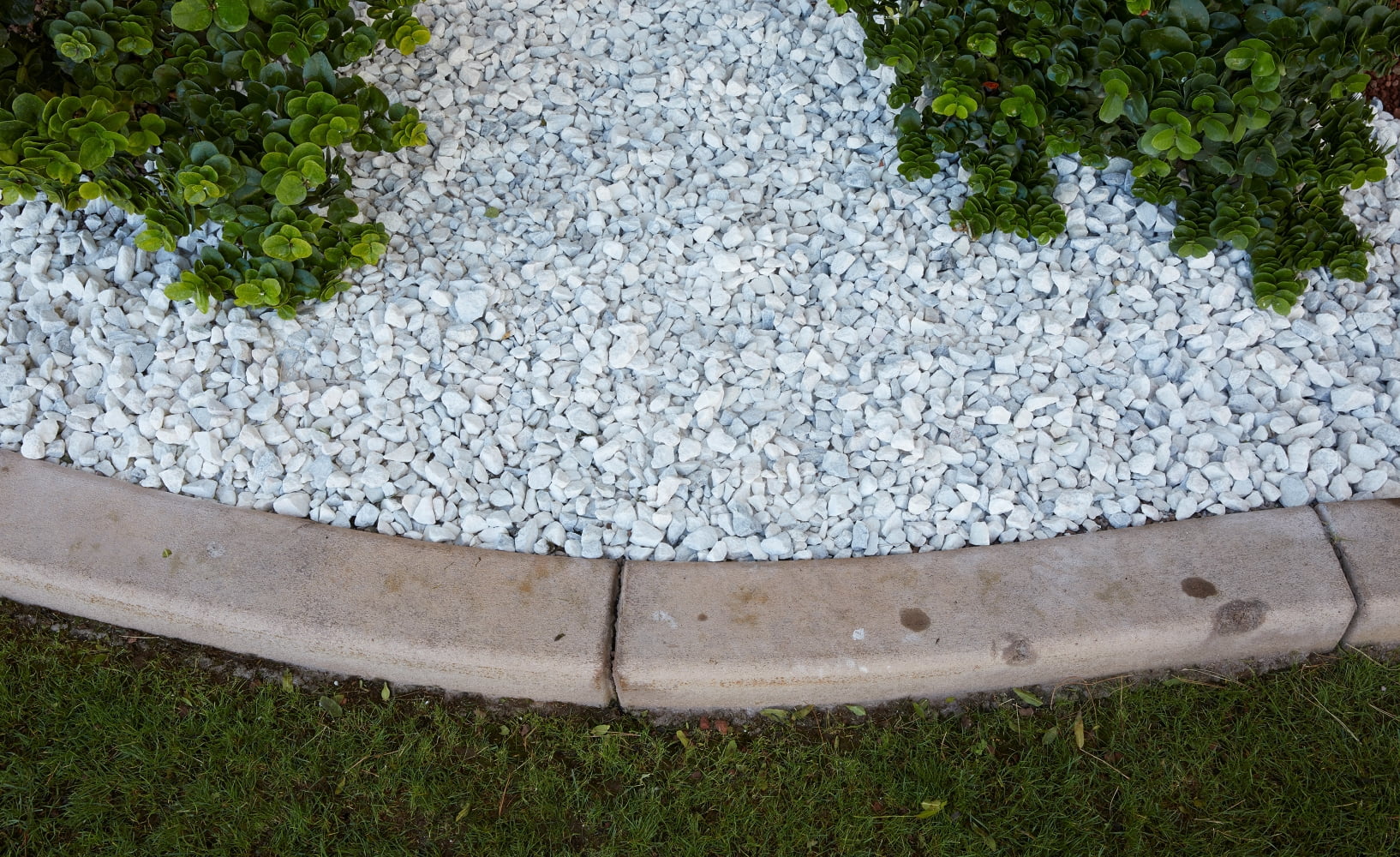 American Countryside White Marble Rock 0.5 Cu. ft.