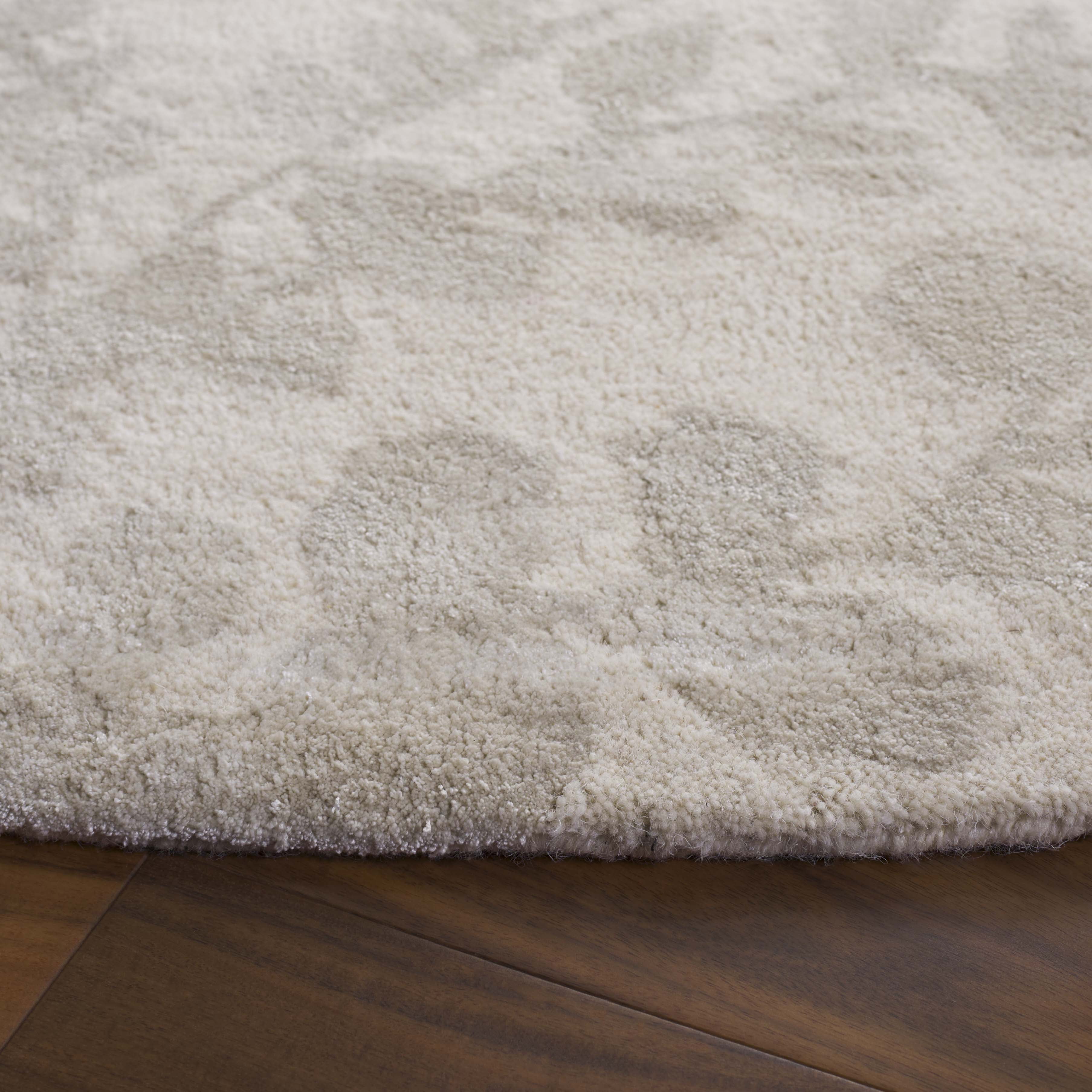 SAFAVIEH Glamour Skyler Floral Area Rug, Ivory/Beige, 6' x 6' Round