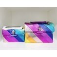 thumbnail image 3 of Kurt Geiger London Bolso Original Mediano Y Pequeño Patrón De Onda Arco Iris Las Mujeres De Cadena De Metal Color De Un Hombro Crossbody Mensajero Cuadrado, 3 of 4