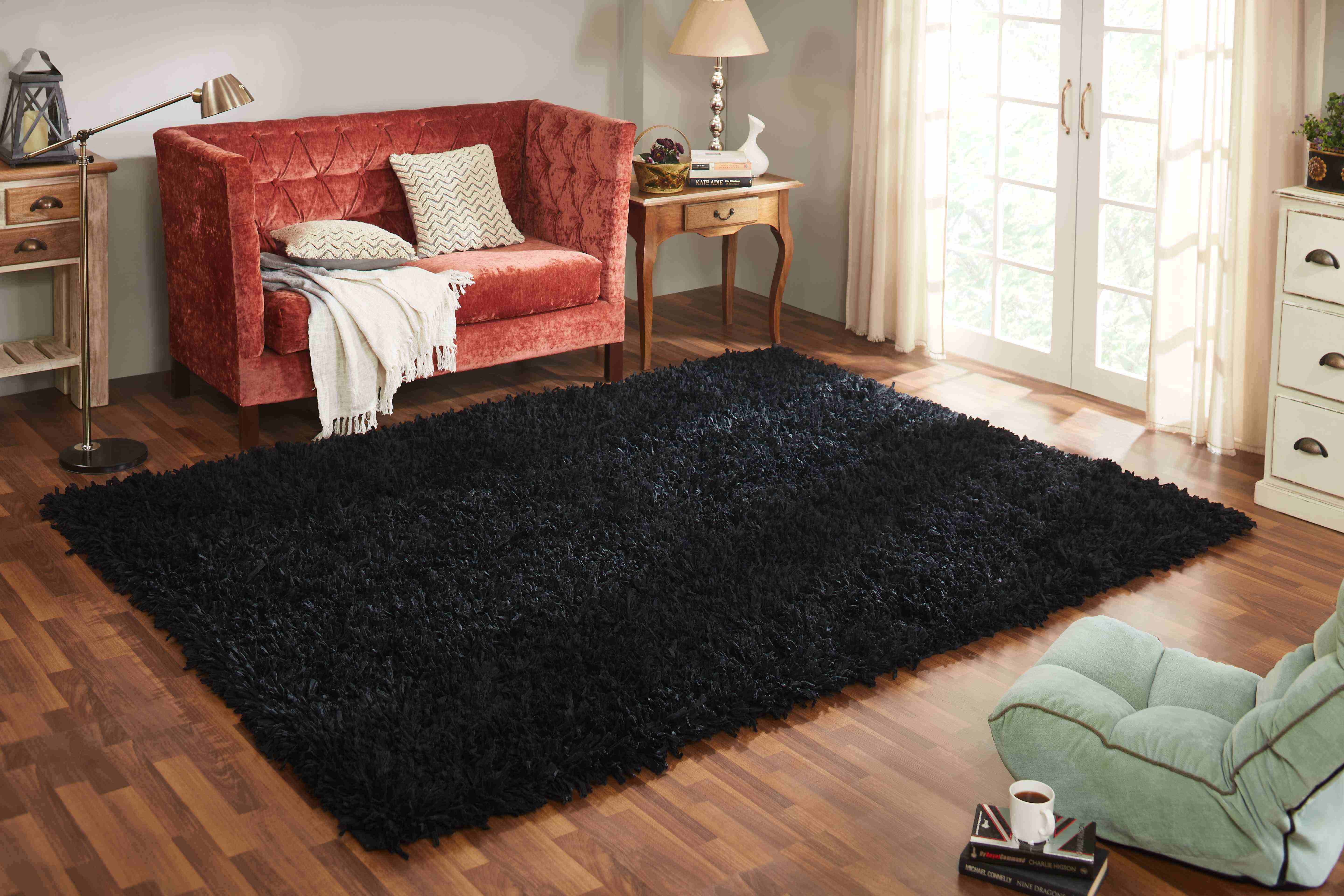 Chesapeake Comfy Shag Black Area Rug (7' 3" x 9' 3")