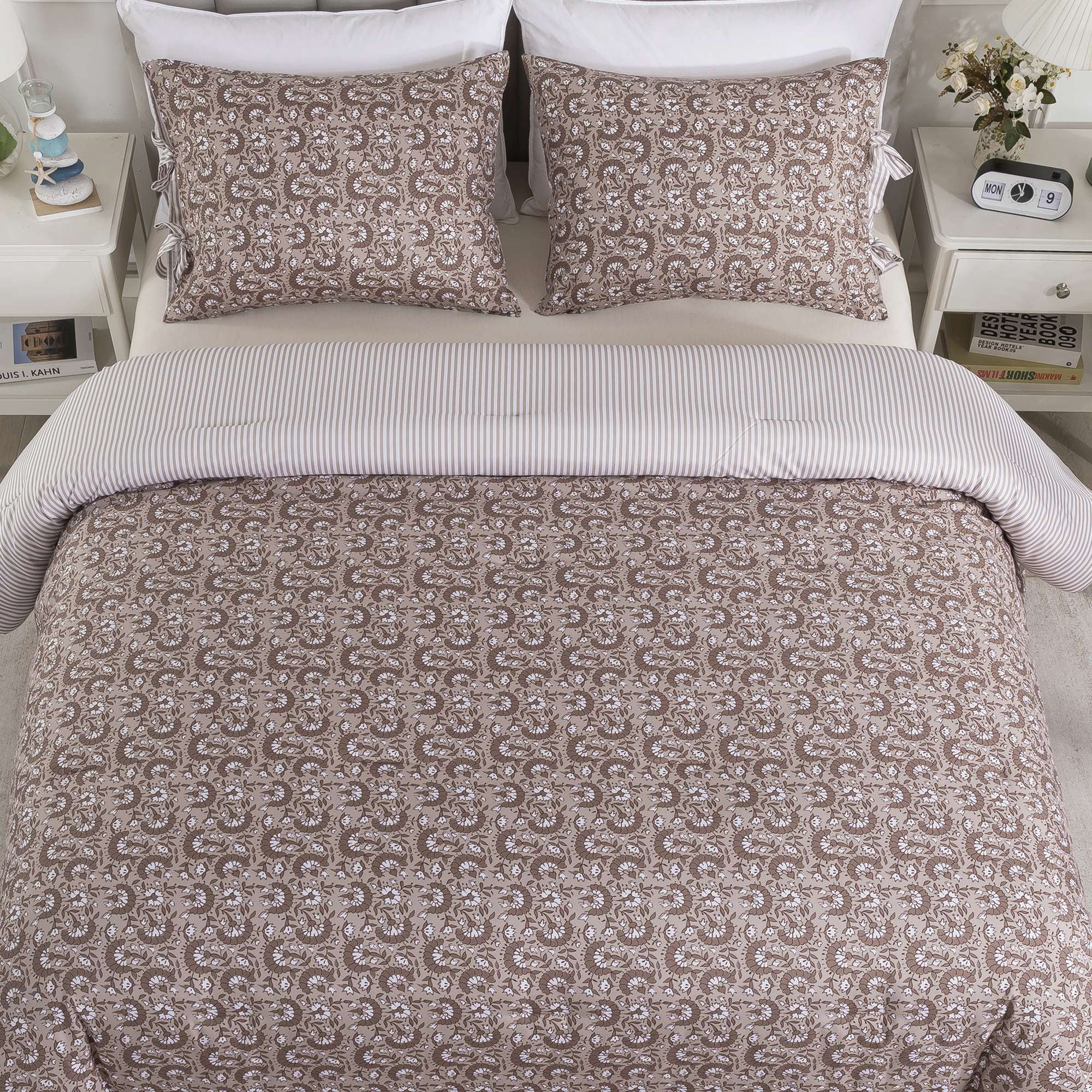 Mainstays Full/Queen Reversible Comforter Set, 3-Piece, All-Season, Tan Floral