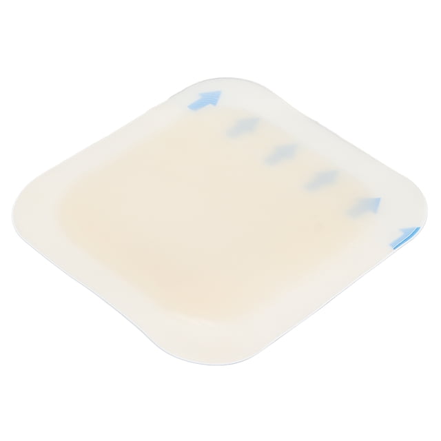 apósito sacro de silicona, almohadilla adhesiva de 10 x 10 cm con borde adhesivo; vista frontal en primer plano de una almohadilla cuadrada con esquinas redondeadas, centro translúcido beige y borde transparente con pestañas azules para retirar, diseñada para vendaje y curación que mantiene la herida húmeda; también suele usarse como apósito reutilizable para zonas de difícil acceso.