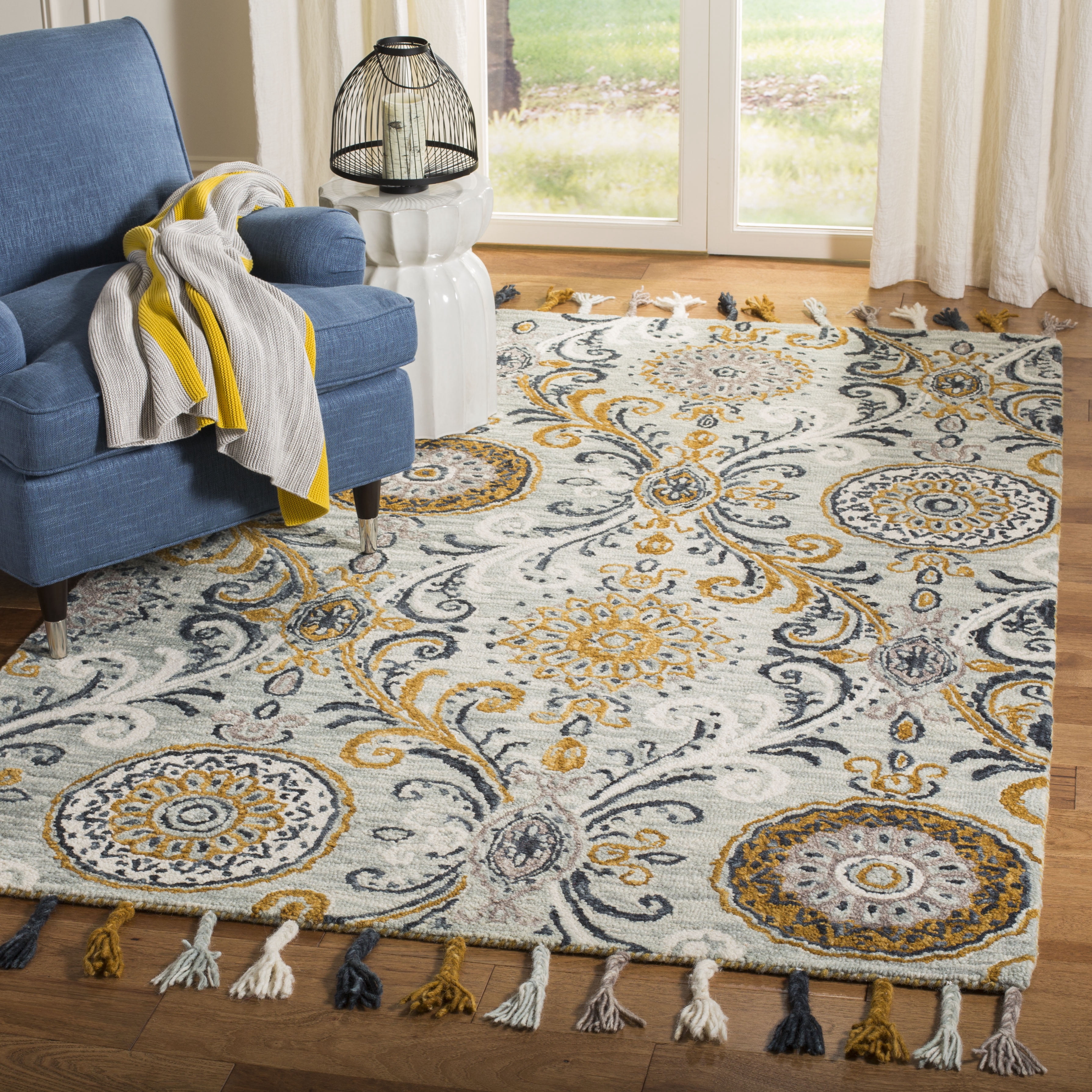 SAFAVIEH Suzani Bayon Medallion Wool Area Rug, Light Green/Ivory, 8' x 10'