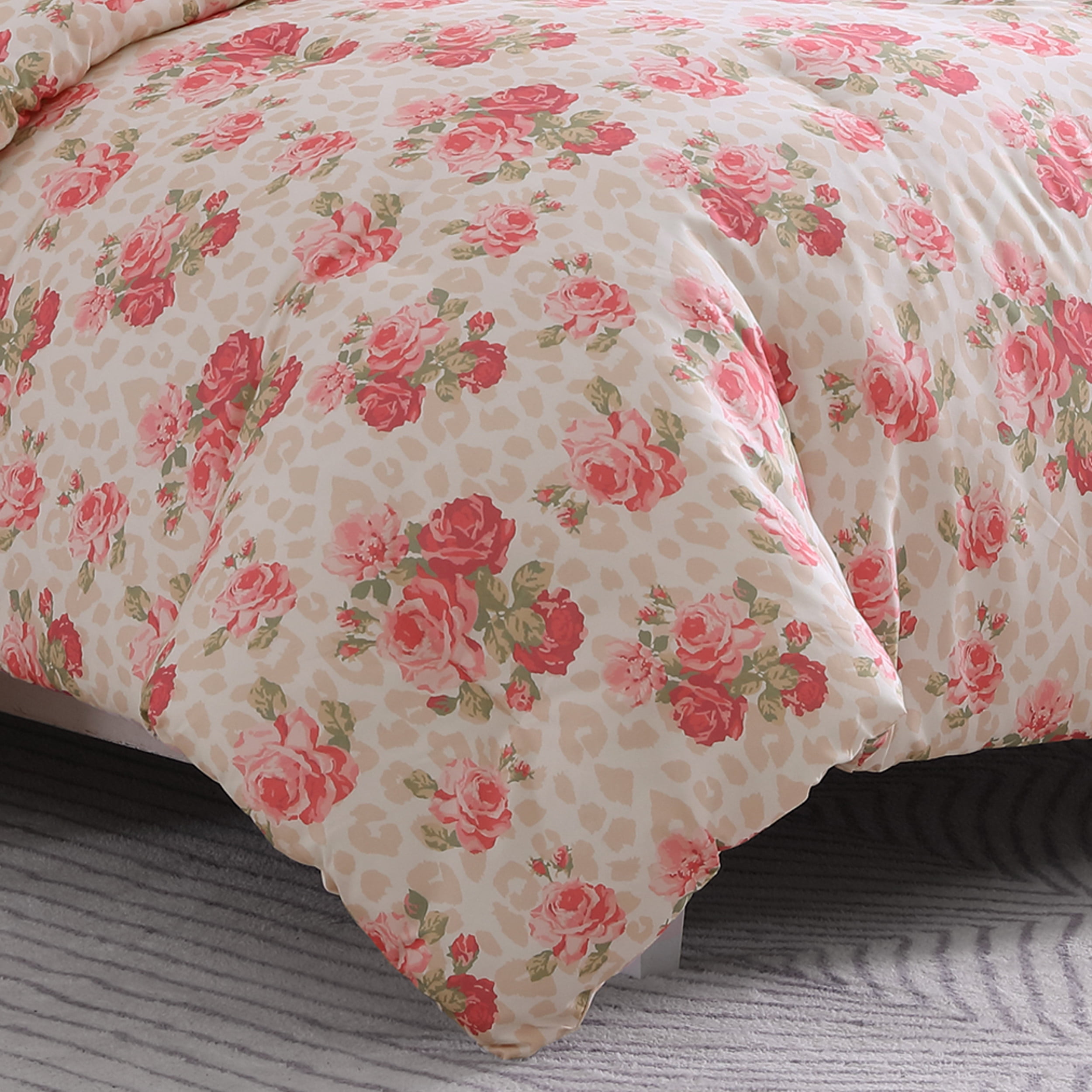 Betsey Johnson Wild Love Pink Twin Comforter Bonus Set