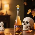 thumbnail image 2 of Tapón para botellas de vino de metal y resina con diseño de calabazas con sombrero para decorar en Halloween y sellar botellas. Tapón para botellas de vino con calabazas de Halloween., 2 of 4