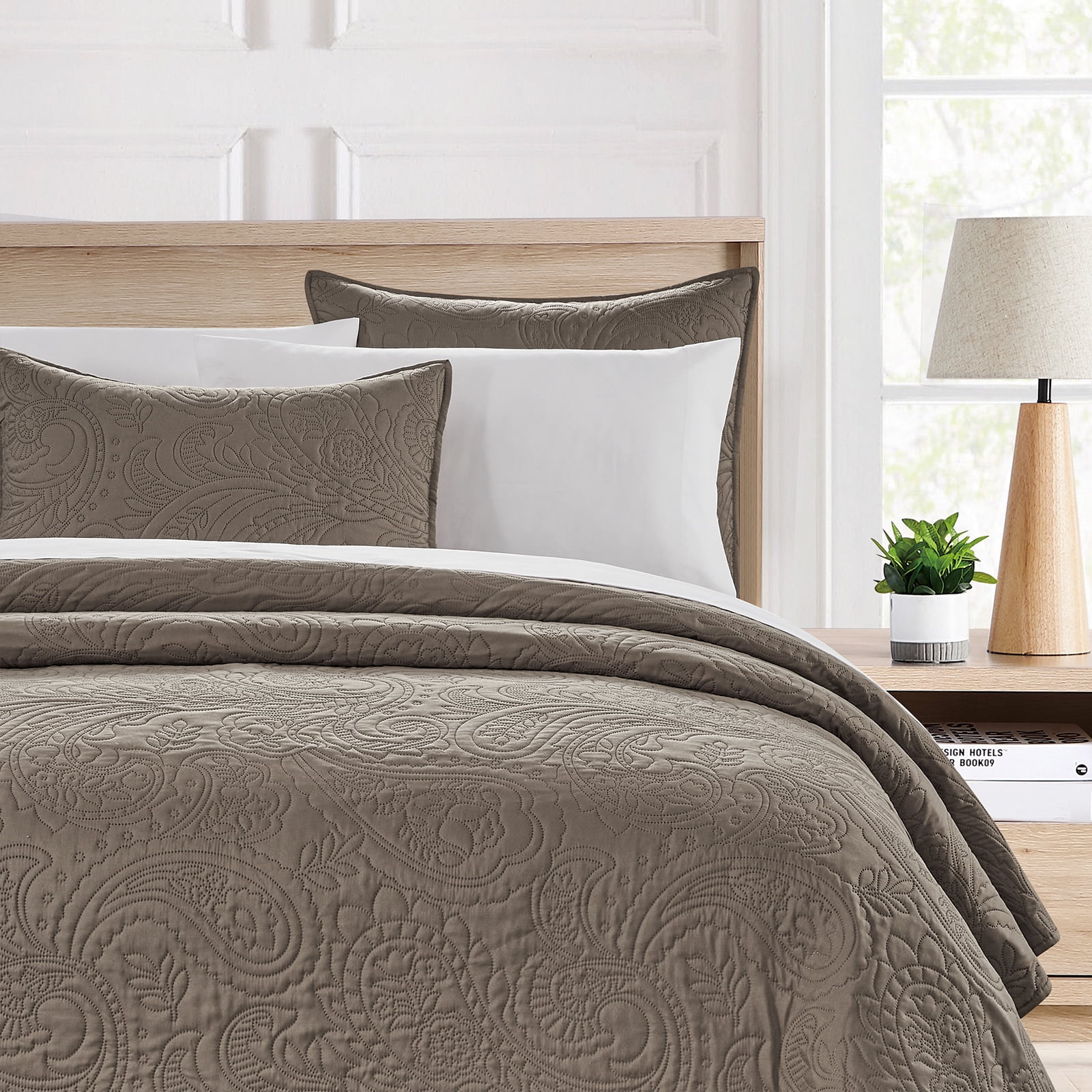 Bourina Modern Floral 3-Piece Quilt Set– Queen,Taupe,Lightweight & Comfortable,Perfect for All Seasons