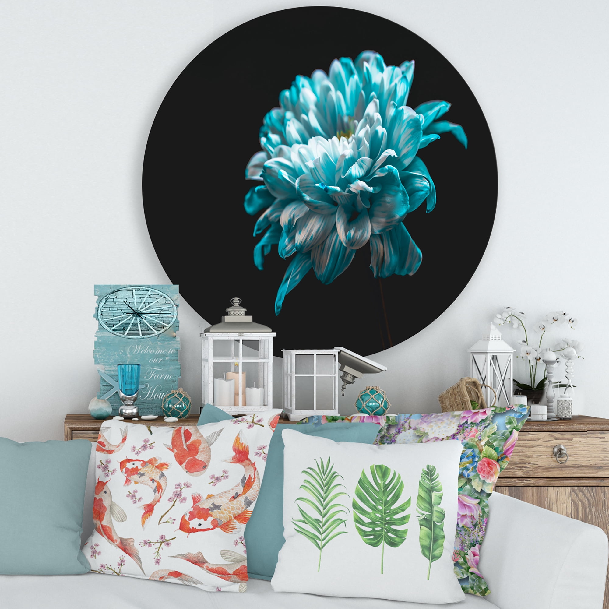Designart 'Close Up Of White and Pure Blue Daisy Flower II' Traditional Circle Metal Wall Art 36x36 - Disc of 36