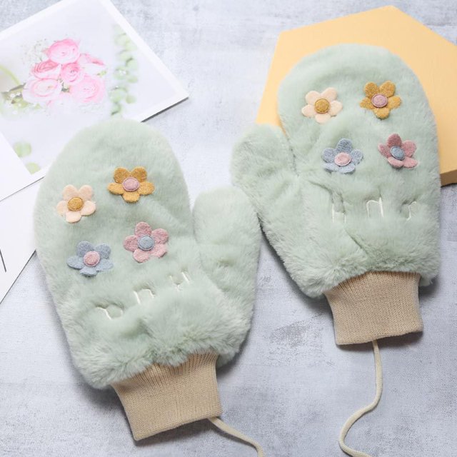 Cute Little Flower Plush Gloves, Halter Neck With Rope, Korean Version, Winter Cold Protection And Warmth,Green