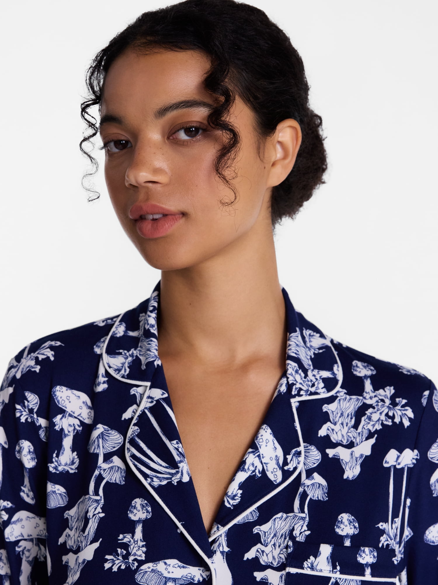 Joyspun Women's Dreamy Soft Collection Notch Collar Sleepshirt with Long Sleeves, Sizes XS-3X
