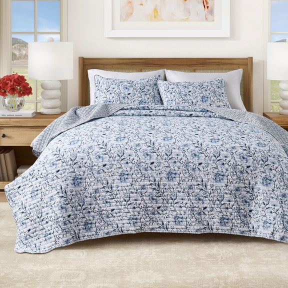 Floral Quilt Set - Lightweight, Soft, All-Season - 2-Piece Reversible Floral Bedding Set (Twin / Twin XL, English Garden Blue)