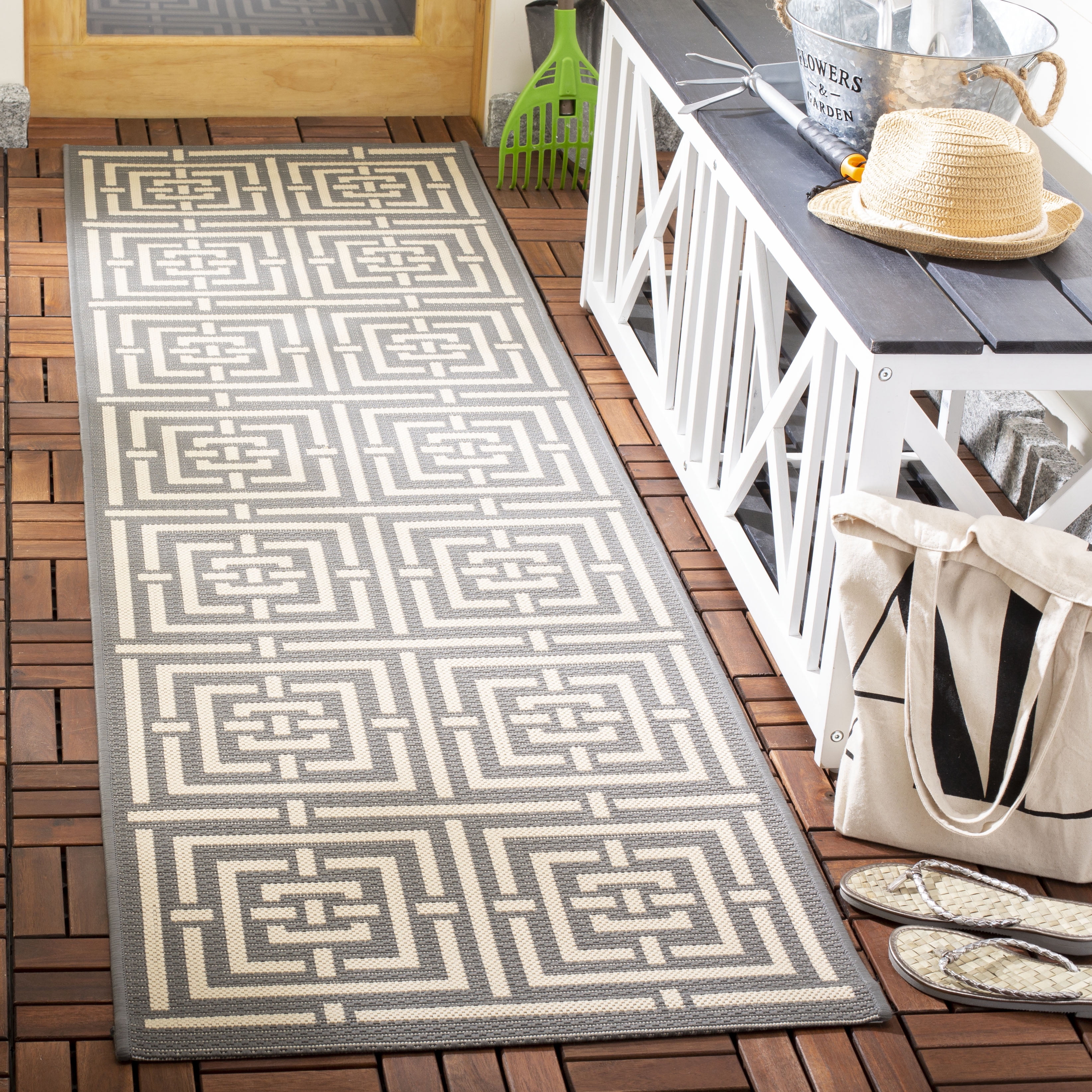 Safavieh Courtyard Ariana Geometric Indoor/Outdoor Runner Rug, Gray/Cream, 2'3" x 18'
