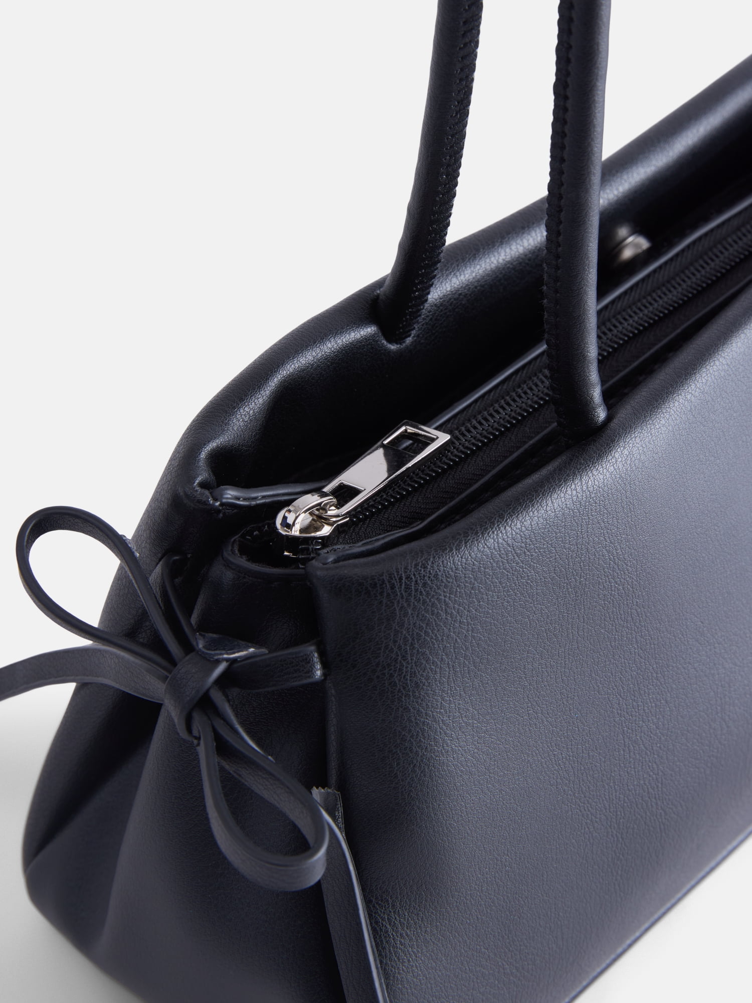 No Boundaries Women's Bow Shoulder Bag, Black