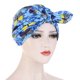 thumbnail image 1 of Elegante gorro indio con puntera musulmana adornado con flores de anacardo y lazo, diseño decorativo, 1 of 6