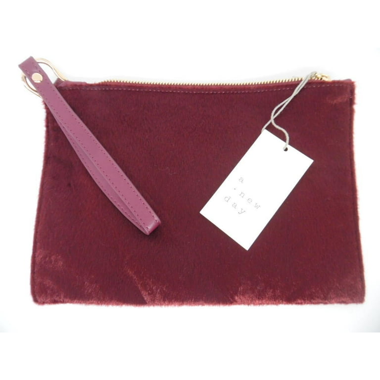 A new cheap day wristlet