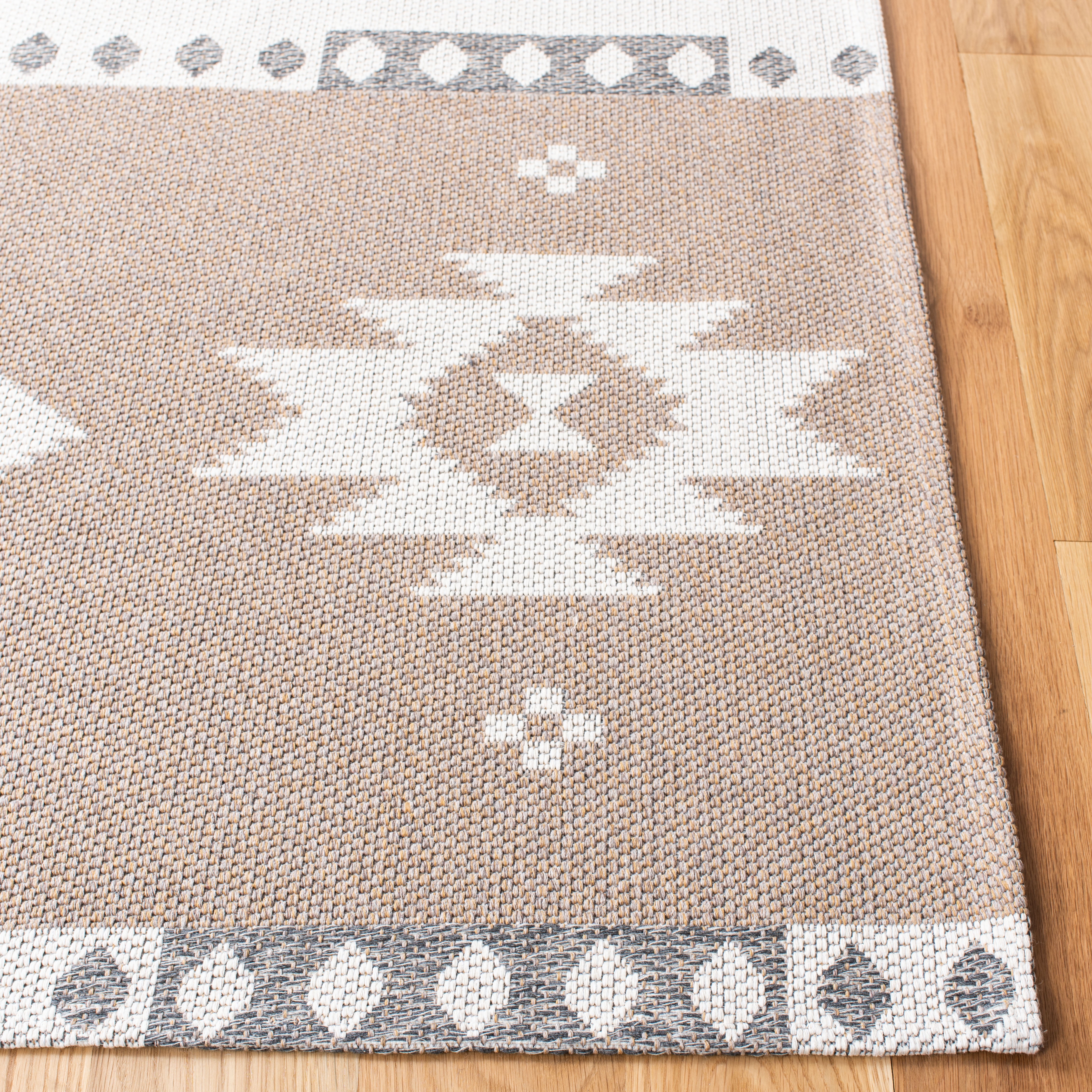 SAFAVIEH Augustine Bradford Geometric Area Rug, Taupe/Cream, 6'4" x 6'4" Square