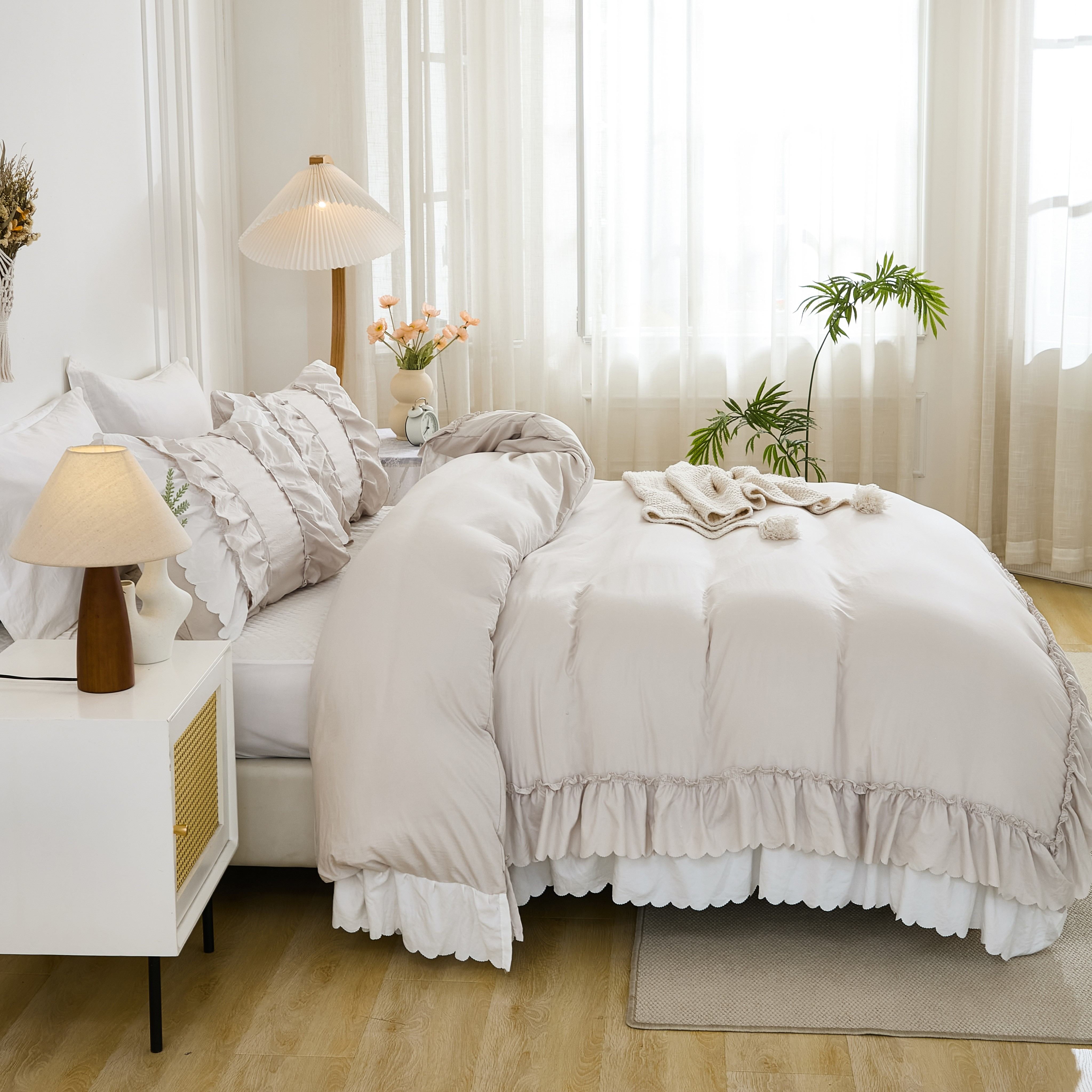 Ruffle Comforter Set Queen Size,Shabby Chic Boho Bedding Sets, Soft Fluffy Comforter Sets for All Season,Vintage Ruffled 3 Pcs Microfiber Lightweight Quilt Set for Home Decor
