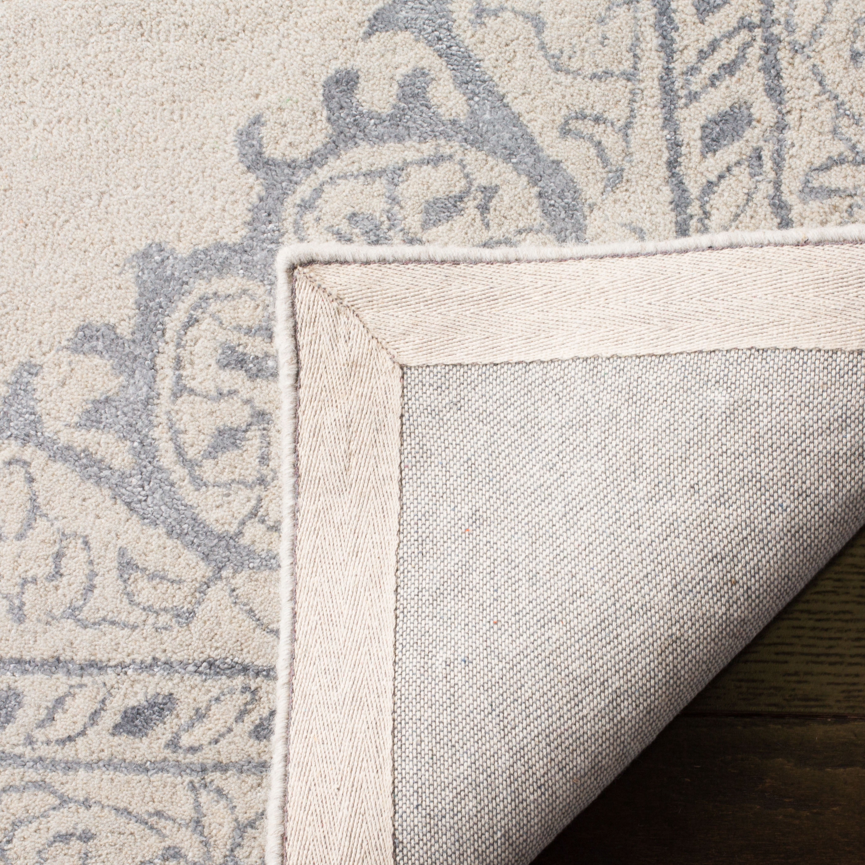 SAFAVIEH Glamour GLM533A Handmade Light Grey Rug