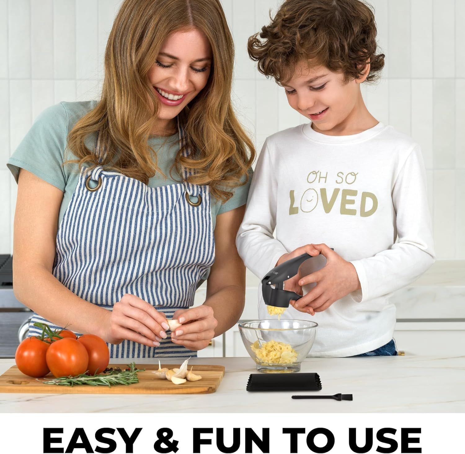 DIANJIE Kitchen Premium Garlic Press Set Rust Proof Dishwasher Safe Garlic Mincer Tool Silicone Garlic Peeler Brush Easy Squeeze Clean Ergonomic Soft Grip Handle Medium Black