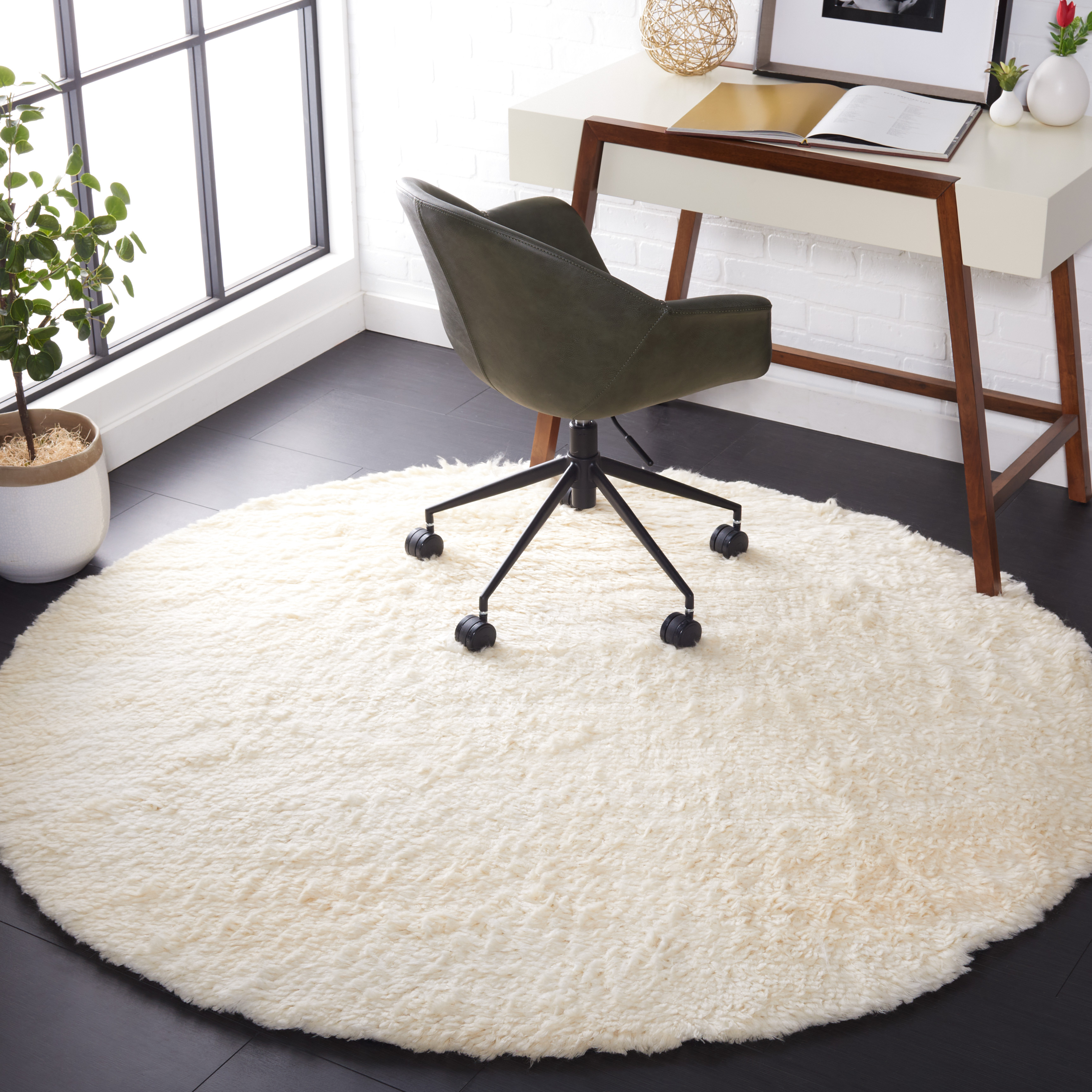 SAFAVIEH Casablanca Genette Solid Area Rug, Ivory, 6' x 6' Round
