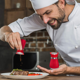 thumbnail image 4 of Cocina Spice Shaker Pimentero Vaso - Rojo MFZFUKR CPB-US-YYM506-3, 4 of 5