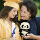 thumbnail image 4 of Muñeca con lazo de graduación, vestido de muñeca, bonito juguete de graduación, regalo perfecto de graduación, muñeca plegable, tela suave, ideal para decorar el dormitorio., 4 of 7