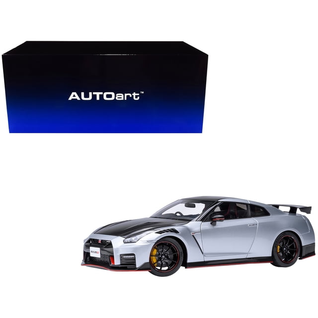2022 GT-R (R35) Nismo Édition Spéciale RHD (Direction Droite) Métal Ultime Argent avec Capot en Carbone et Toit Modèle de Voiture 1/18 par Autoart