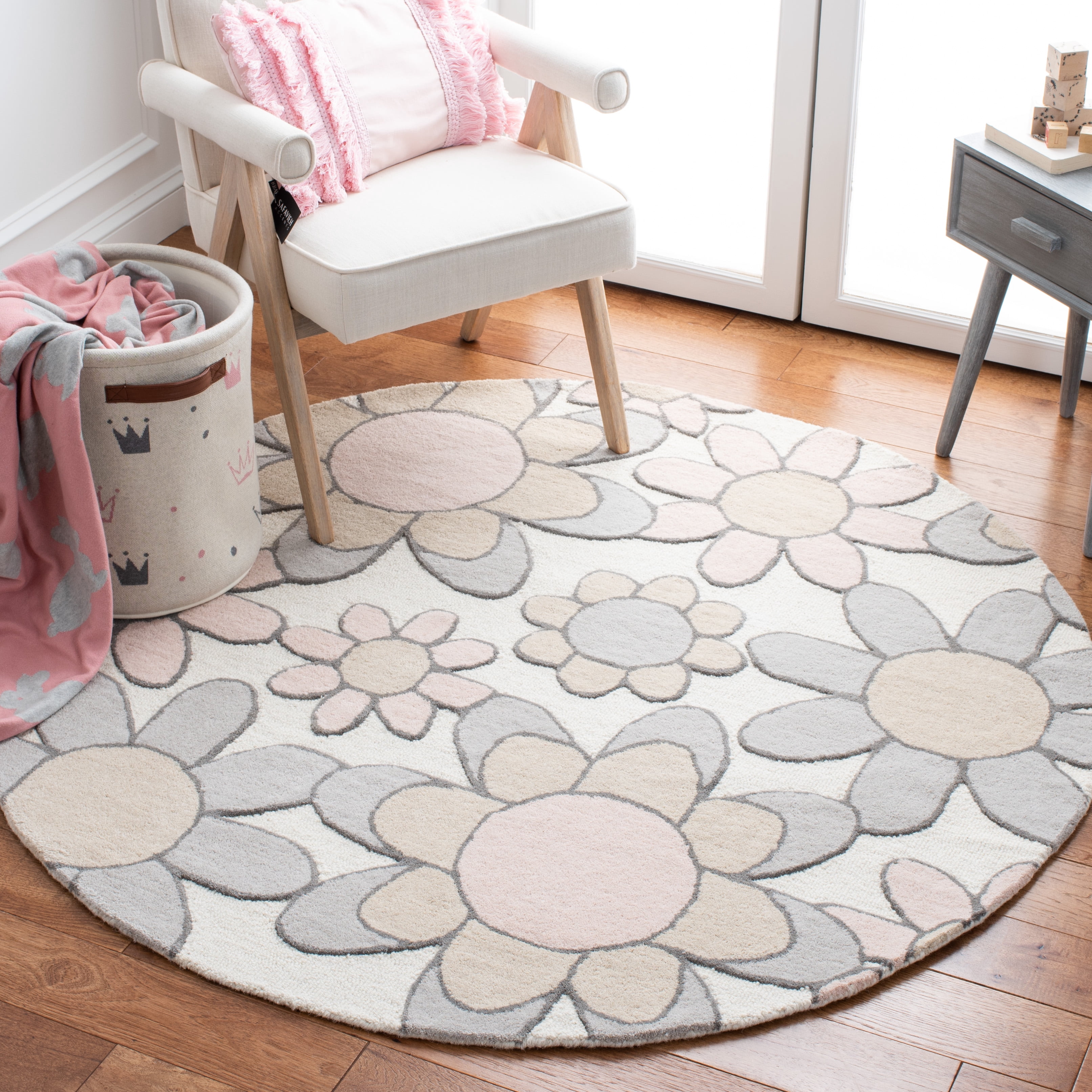 SAFAVIEH Kids Floral Flower Bursts Area Rug, Ivory/Pink, 5' x 5' Round
