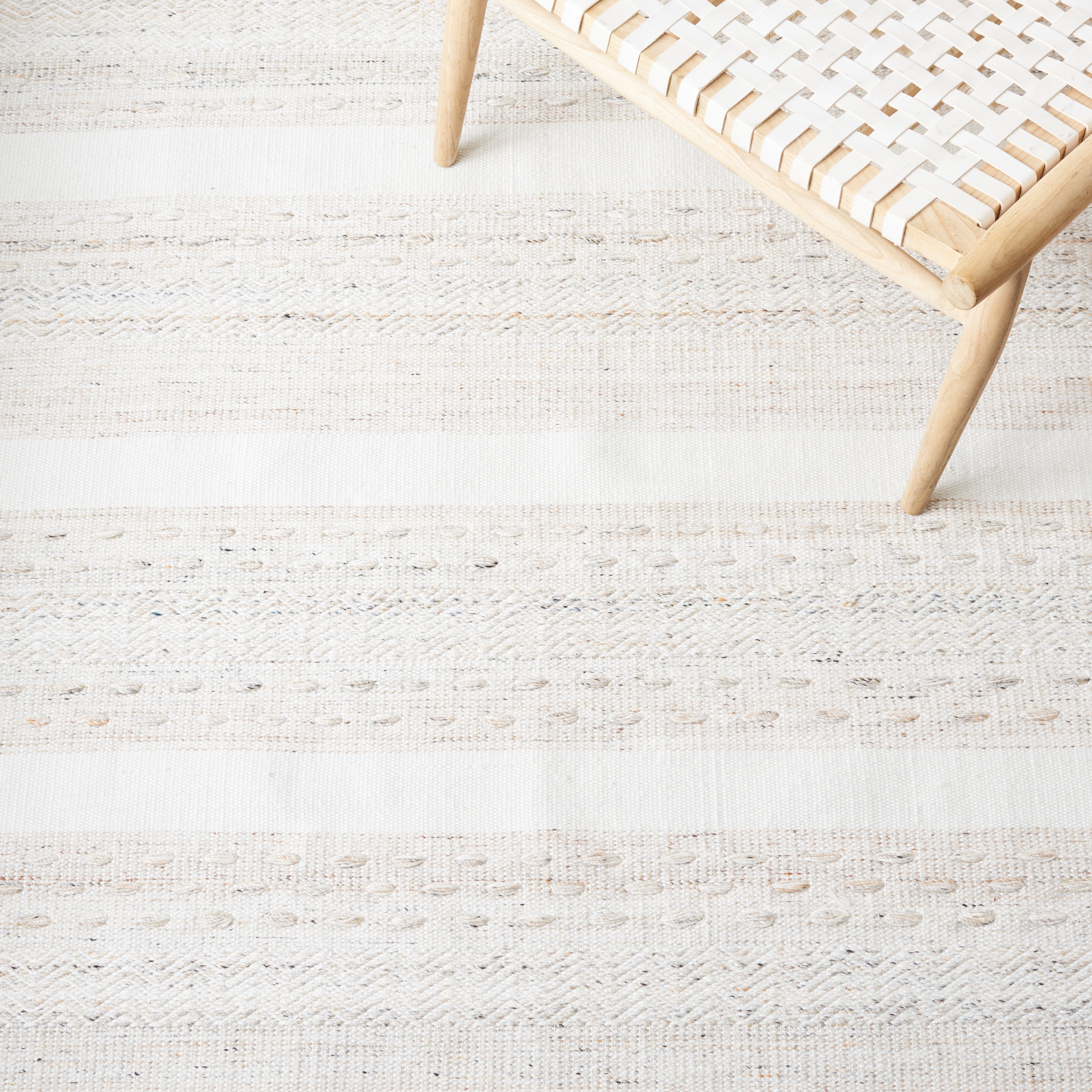 SAFAVIEH Striped Kilim Peyton Striped Polyester Area Rug, Beige/Ivory, 6' x 9'