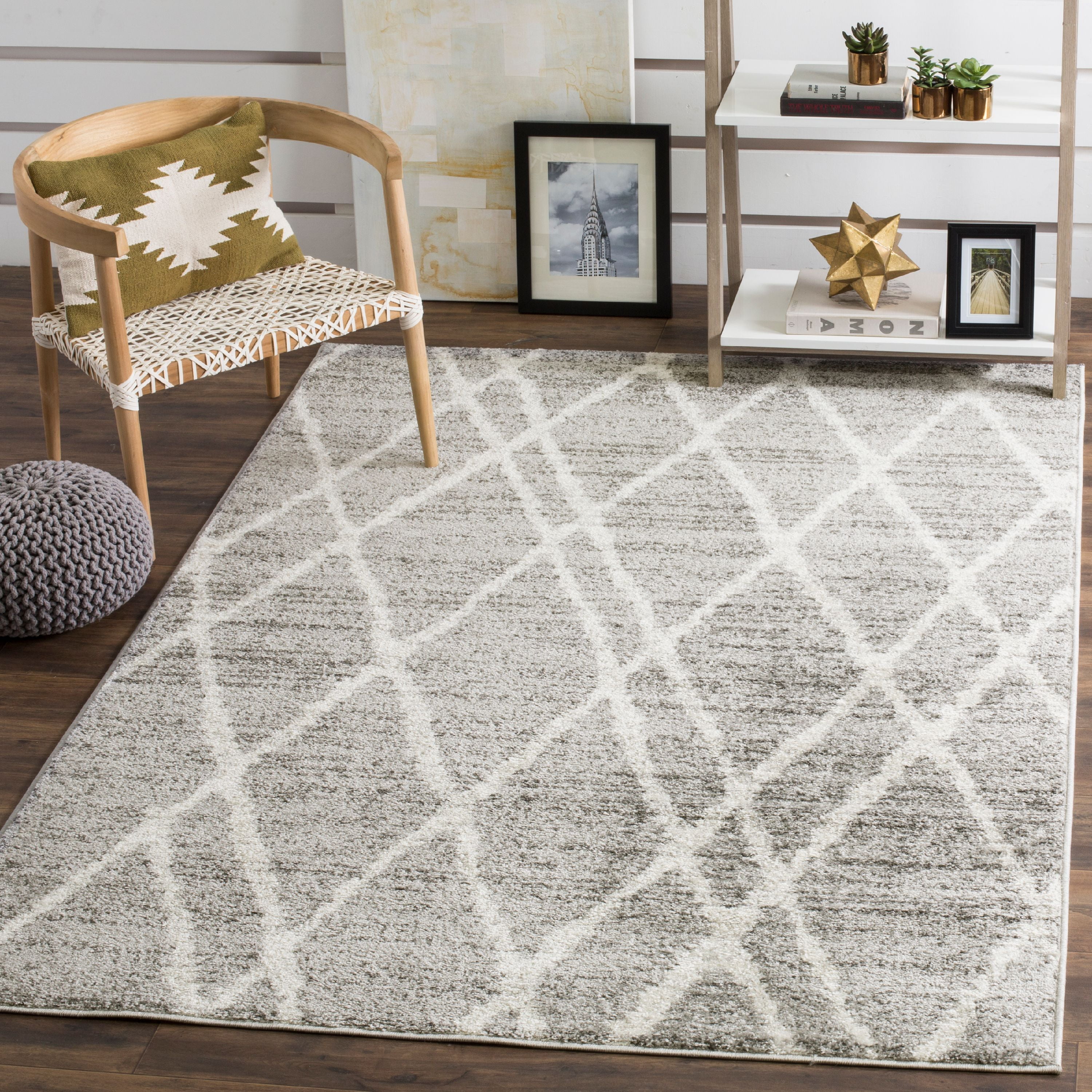 SAFAVIEH Adirondack Cody Geometric Diamonds Area Rug, Ivory/Silver, 2'6