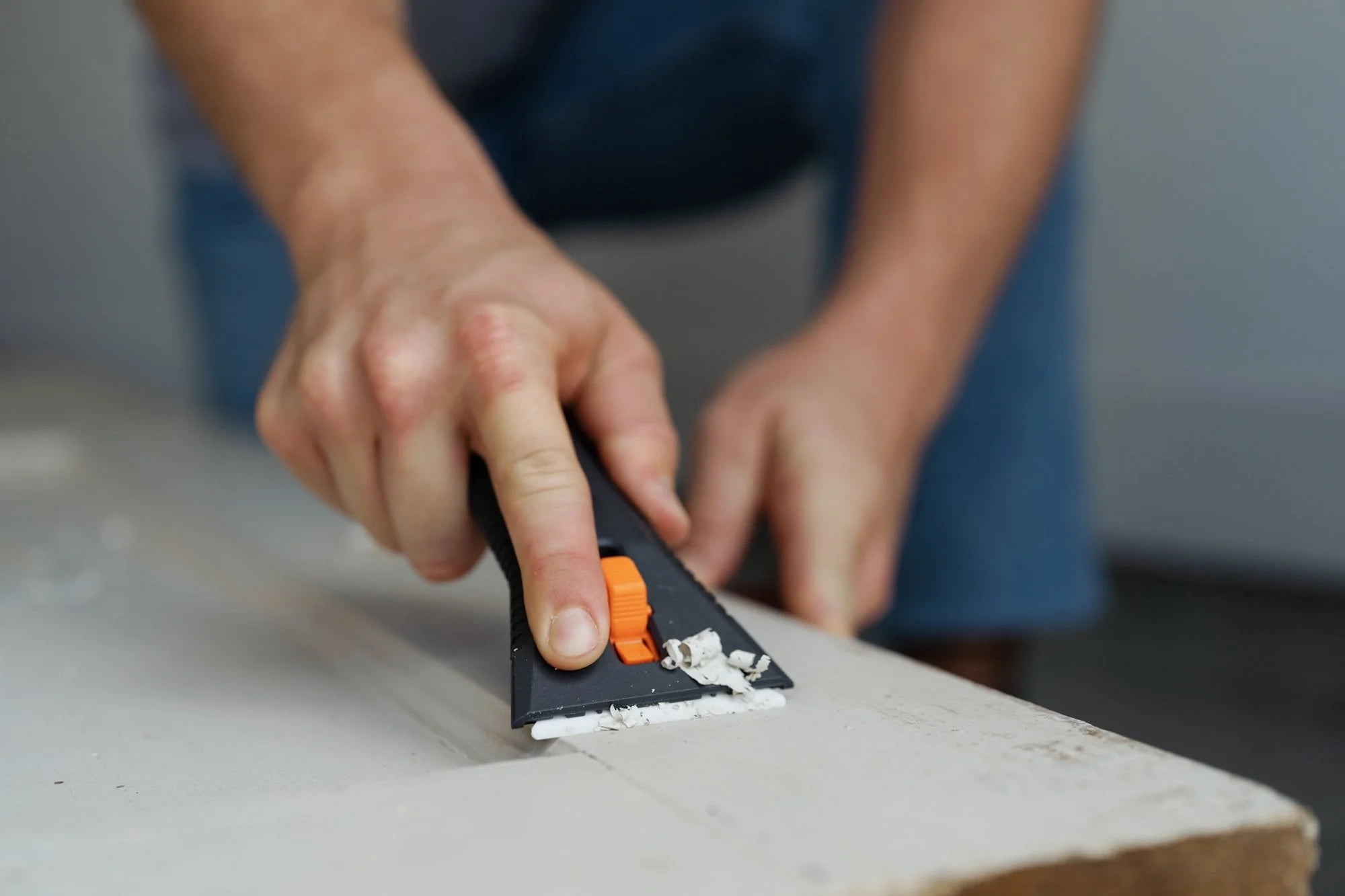 Slice 10591 Manual Utility Scraper | Locking Ceramic Blade, Soft-Touch Comfort Grips | Finger Friendly Ceramic Safety Knife Blade