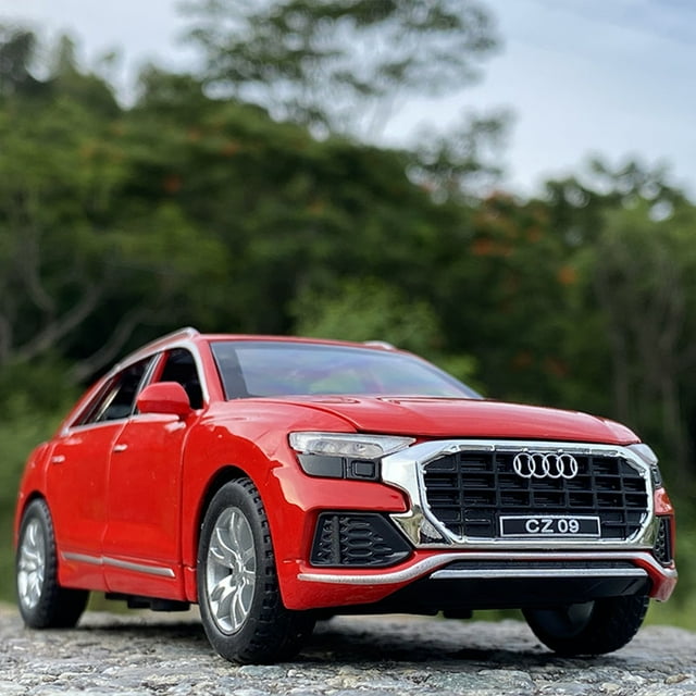 1:32 AUDI Q8 SUV Alloy Car Model Diecast Metal Vehicles Car Model Collection High Simulation Sound and Light Childrens Toys Gift Red