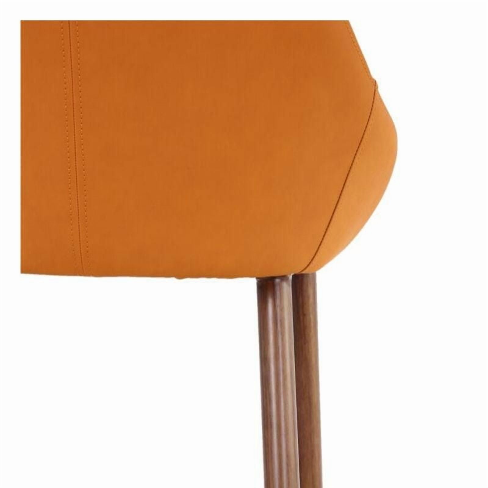 Plata Décor Nomura Chaise stylisée avec pieds en bois et revêtement en simili cuir.