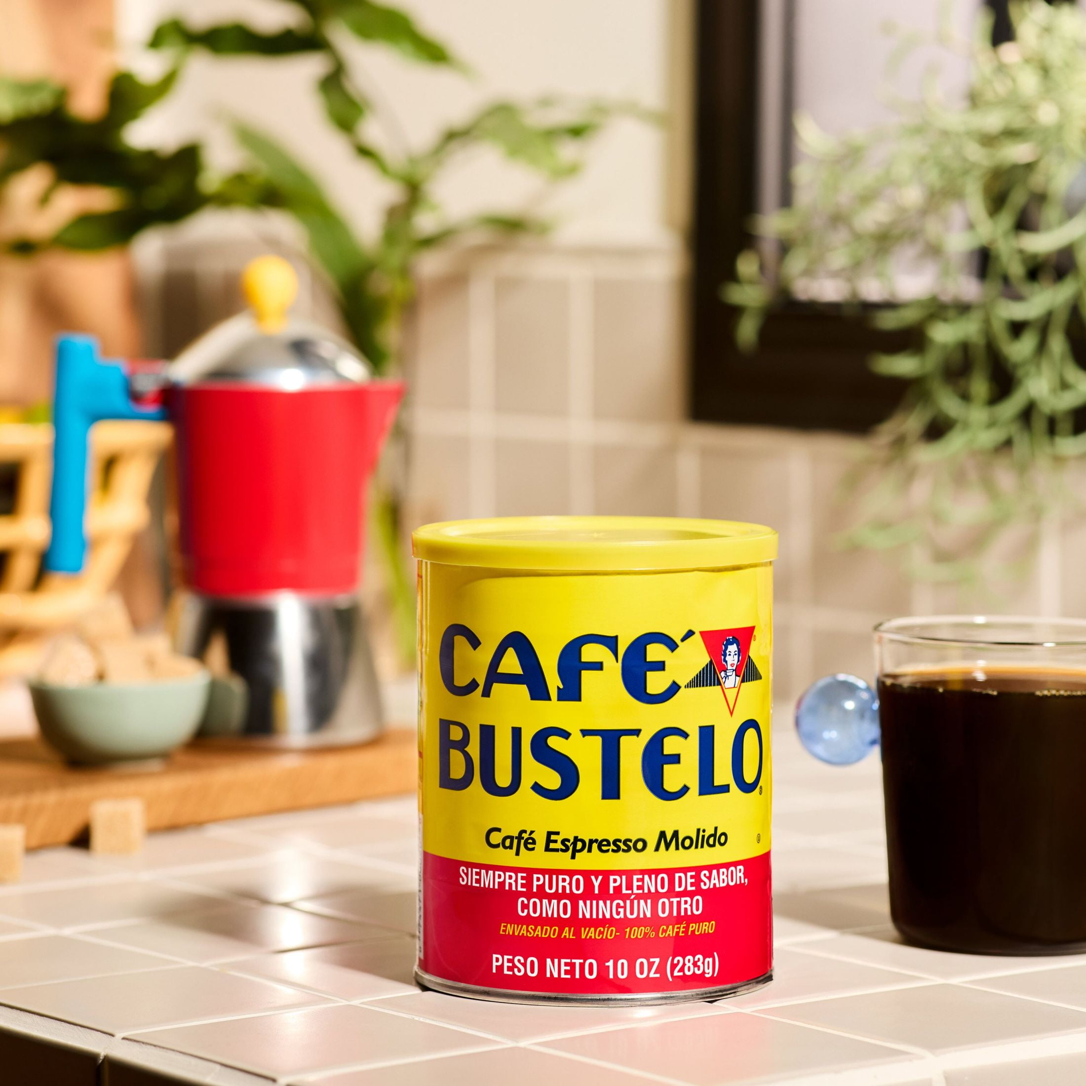 Cafe Bustelo, Café Molido Tostado Oscuro Estilo Espresso, Lata de 10 oz Cafe Bustelo, Café Molido Tostado Oscuro Estilo Espresso, Lata de 10 oz