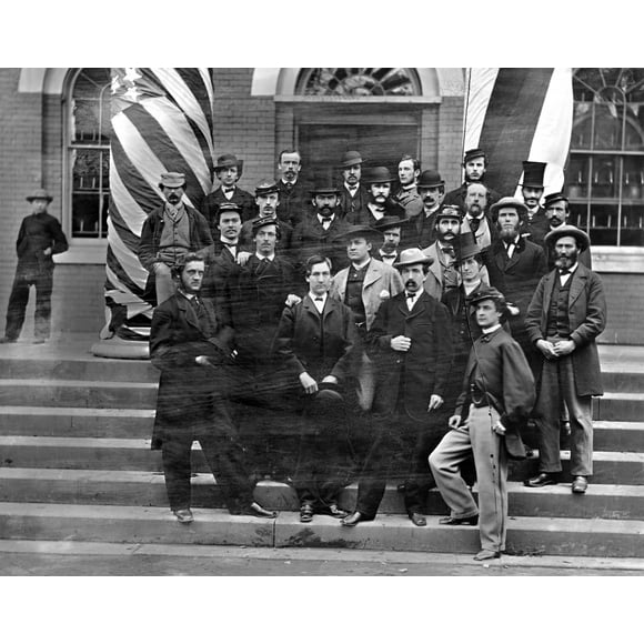 /Ngroup Of War Department Employees Photography Forward The War Department Building In Washington, D.C., 1865. Affiche Imprimée par (24 x 36)