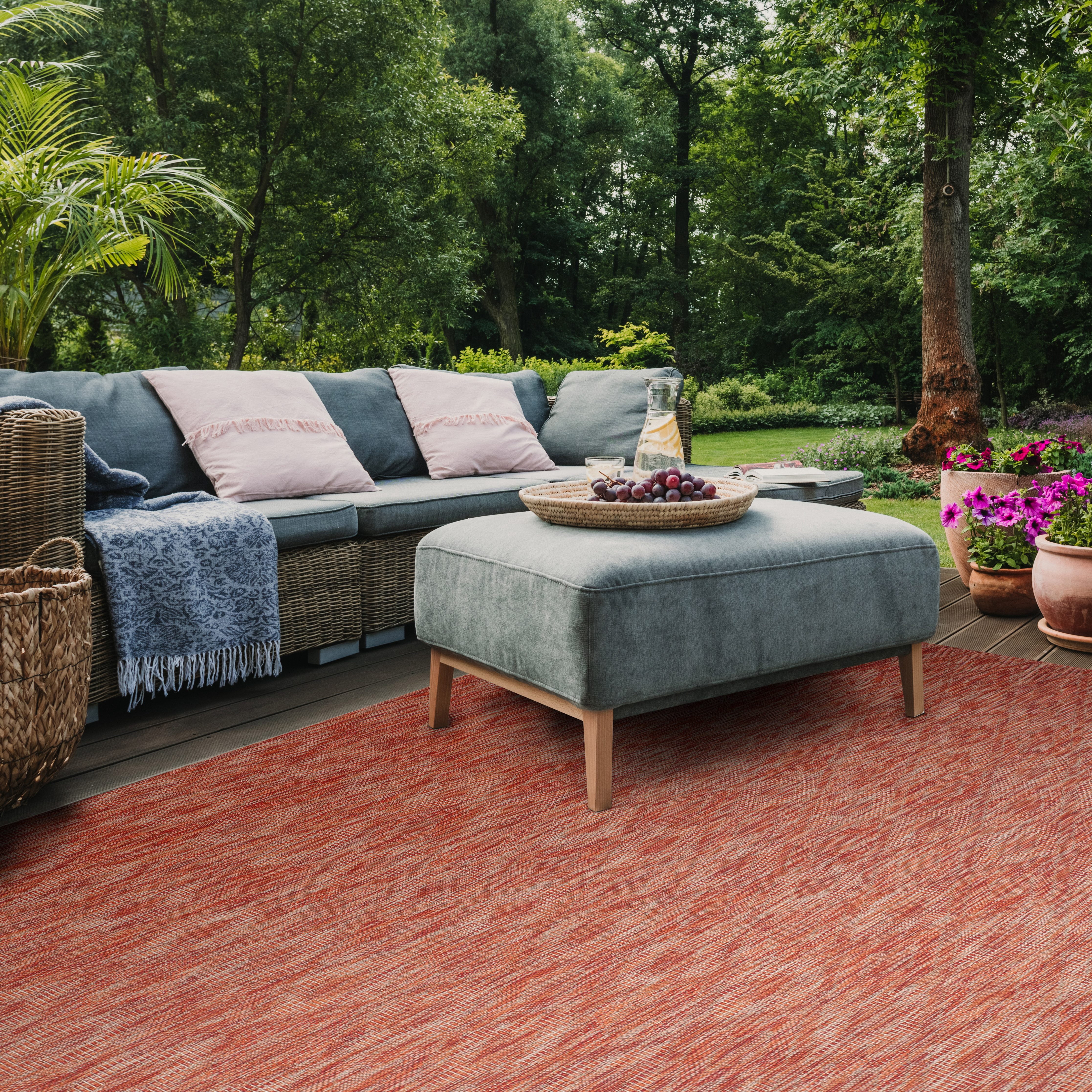Safavieh Courtyard Teodor Geometric Indoor/Outdoor Area Rug, Red, 5'3" x 5'3" Square